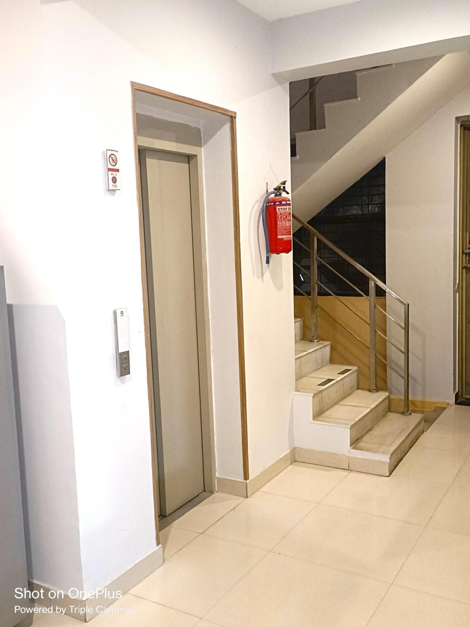 Апартаменты Mi Casa Sector 47 Гургаон Экстерьер фото
